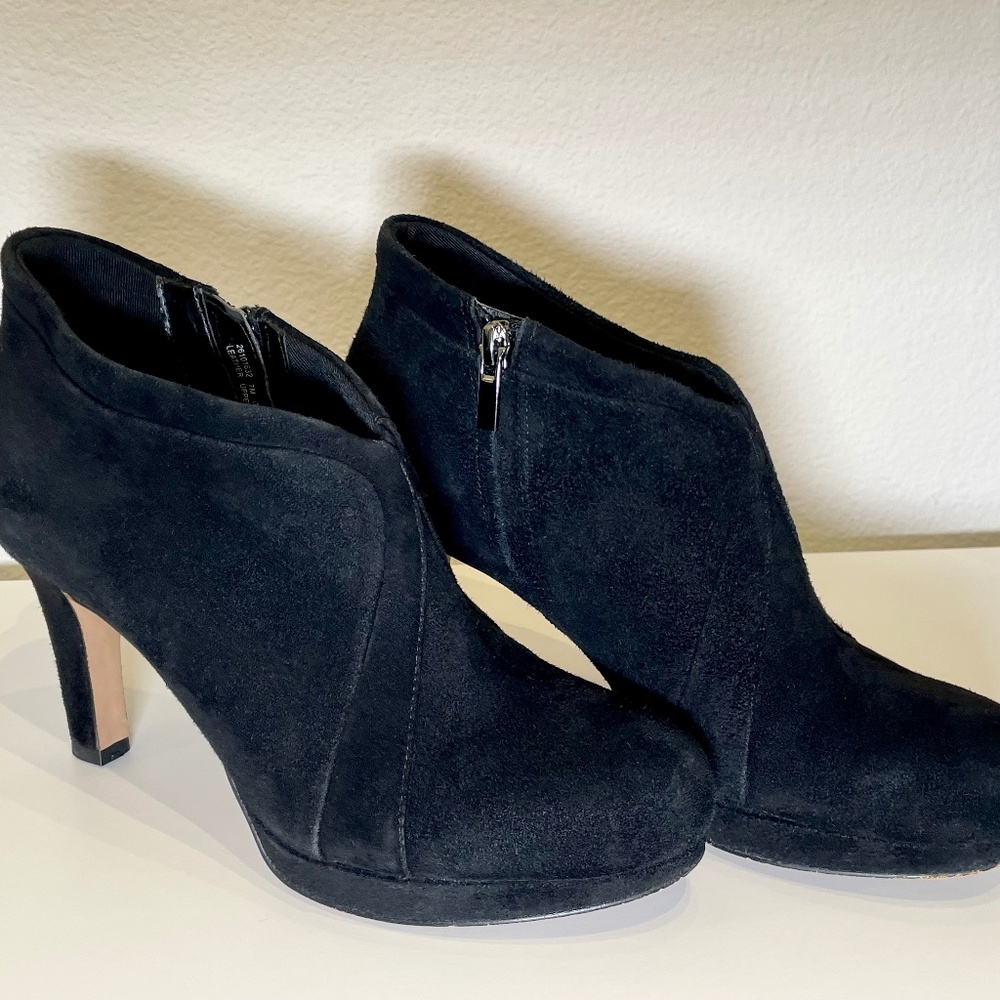 Clarks Artisan Women's Suede Ankle Boots Size 7M Booties High Heel Black 7.5 8